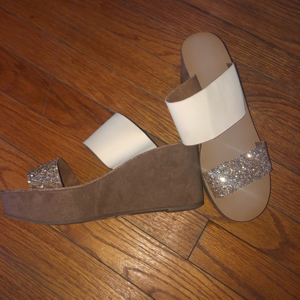 Olivia glitter: Tan/Brown sparkly wedges 😍😍😍